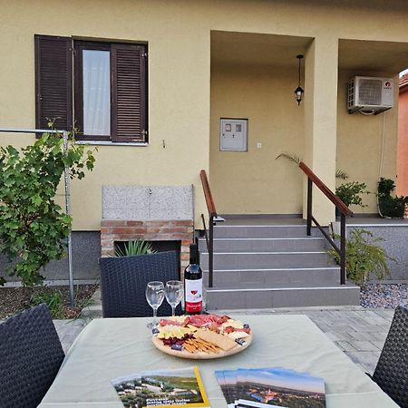 Studio Apartman Dora Ilok Exterior foto
