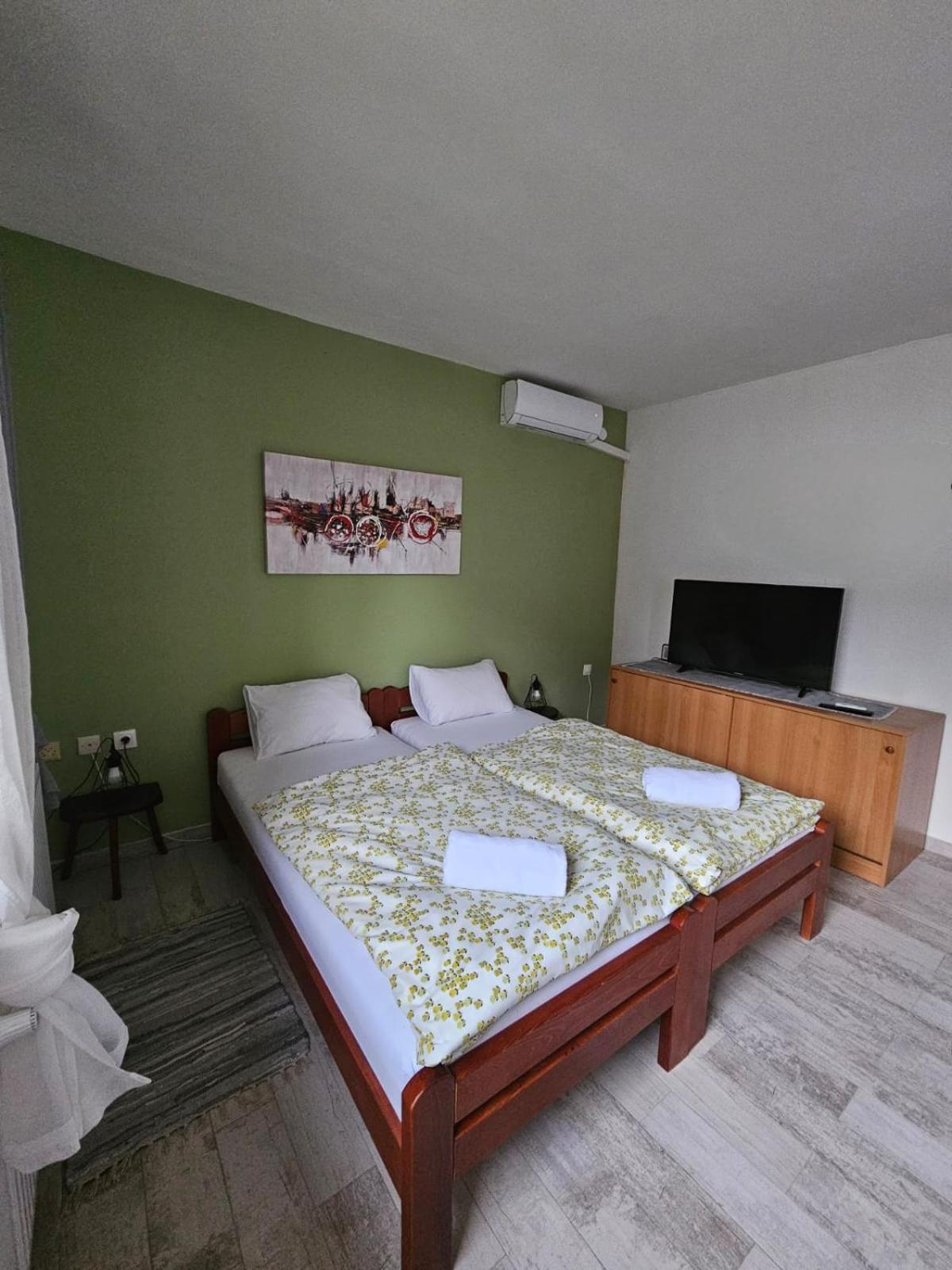 Studio Apartman Dora Ilok Exterior foto