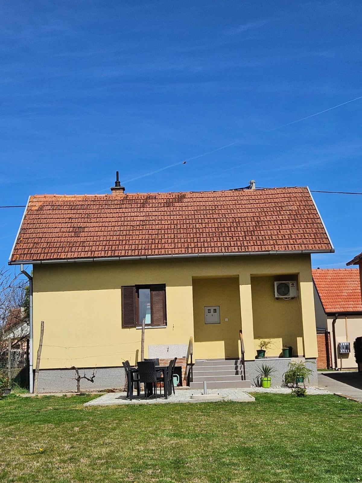 Studio Apartman Dora Ilok Exterior foto